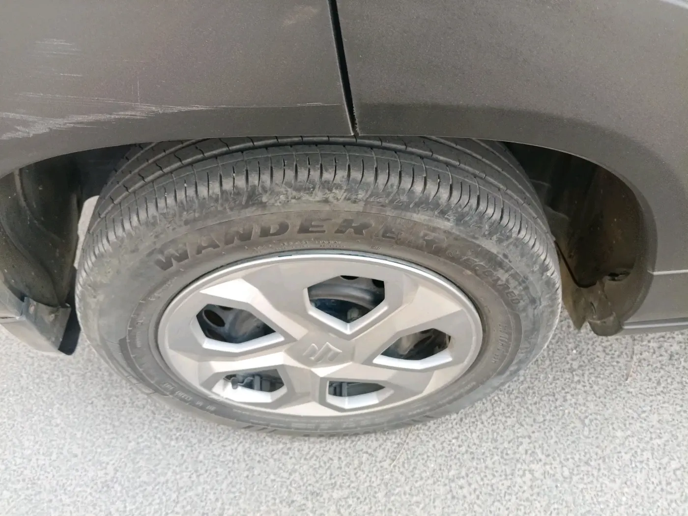 2024 Maruti BREZZA VXI S-CNG, CNG, Manual, 21,951 km, tyre