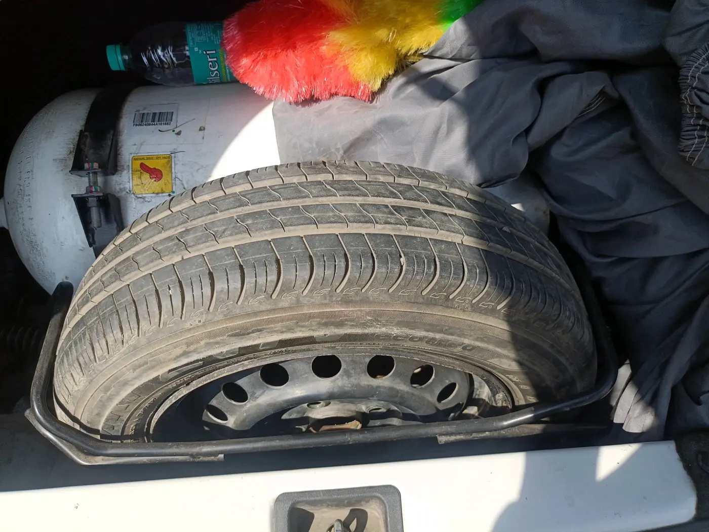 2024 Maruti New Wagon-R VXI CNG 1.0, CNG, Manual, 23,140 km, tyre