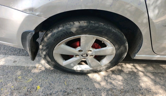 2016 Skoda Rapid AMBITION 1.5 TDI AT, Diesel, Automatic, 1,53,489 km, tyre