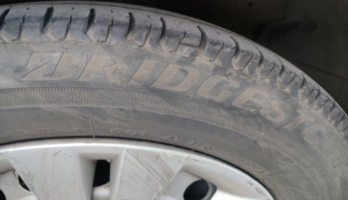 2017 Maruti Swift LXI (O), Petrol, Manual, 1,52,827 km, tyre