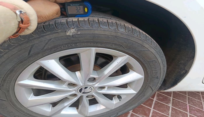 2016 Skoda Octavia STYLE PLUS AT 1.8 TSI, Petrol, Automatic, 76,862 km, tyre