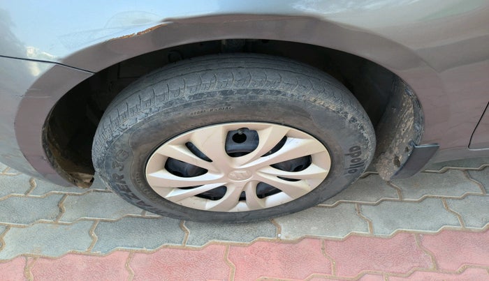 2013 Maruti Swift VXI, Petrol, Manual, 85,152 km, tyre