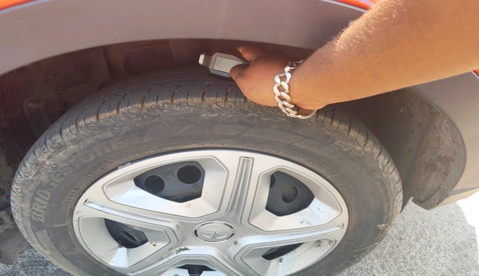 2022 Tata NEXON XM SUNROOF PETROL, Petrol, Manual, 42,603 km, tyre