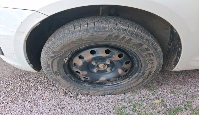 2016 Maruti Swift VXI, Petrol, Manual, 65,980 km, tyre