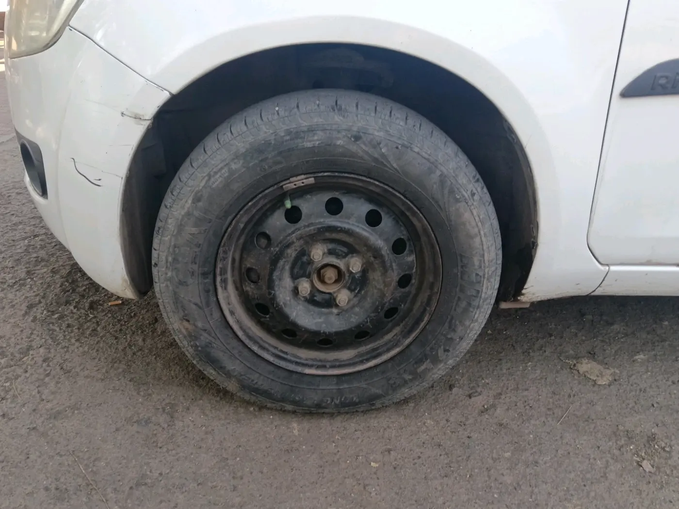 2010 Maruti Ritz VDI, Diesel, Manual, 1,22,827 km, tyre