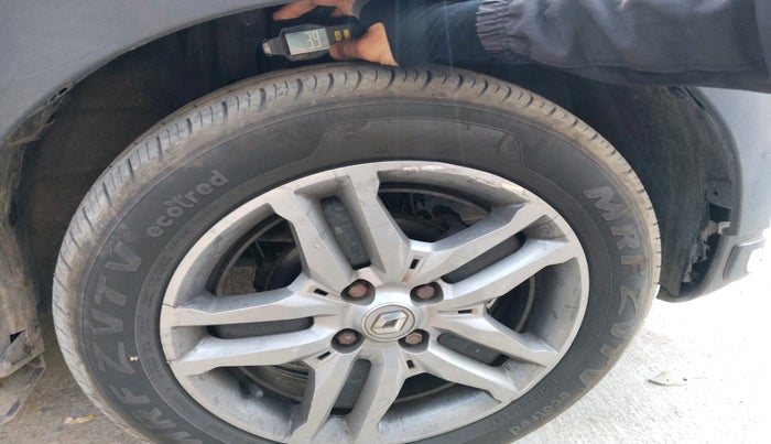 2020 Renault TRIBER RXZ AMT, Petrol, Automatic, 97,409 km, tyre