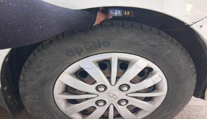 2013 Hyundai i10 MAGNA 1.2, CNG, Manual, 1,50,186 km, tyre