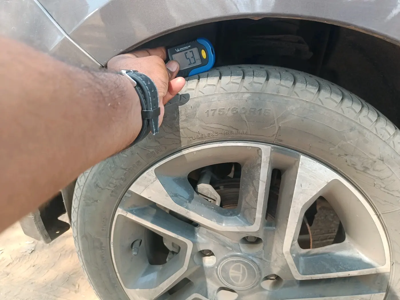 2018 Tata TIGOR XZA PETROL, CNG, Automatic, 1,62,232 km, tyre