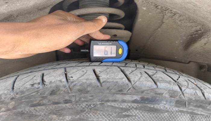 2014 Landrover Freelander 2.0 SE, Diesel, Automatic, 1,15,594 km, tyre