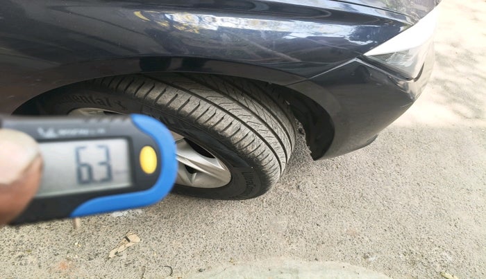 2013 BMW 3 Series 320d, Diesel, Automatic, 1,06,207 km, tyre