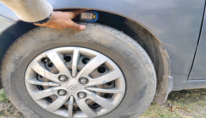 2013 Hyundai i10 MAGNA 1.1, CNG, Manual, 1,09,802 km, tyre