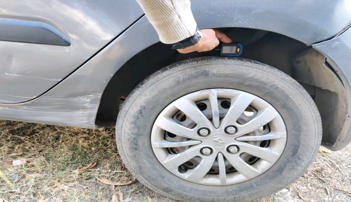 2013 Hyundai i10 MAGNA 1.1, CNG, Manual, 1,09,802 km, tyre