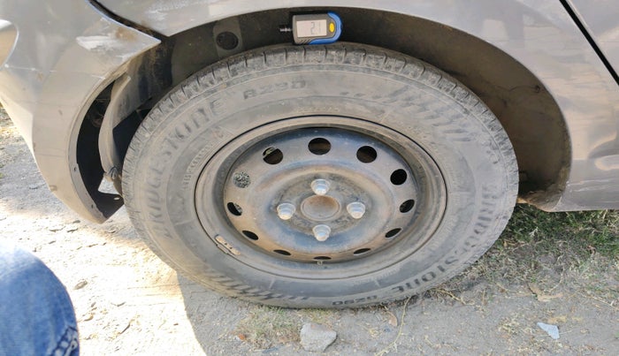 2013 Hyundai i10 MAGNA 1.1, CNG, Manual, 1,09,802 km, tyre