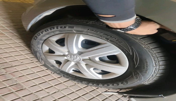 2014 Skoda Rapid AMBITION 1.6 MPI MT, Petrol, Manual, 30,261 km, tyre