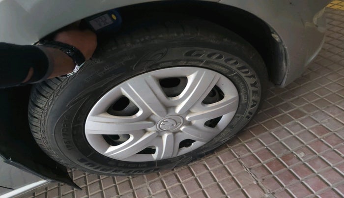 2014 Skoda Rapid AMBITION 1.6 MPI MT, Petrol, Manual, 30,261 km, tyre