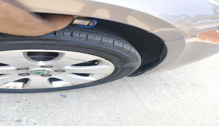 2012 Skoda Superb ELEGANCE 2.0 TDI CR AT, Diesel, Automatic, 1,35,516 km, tyre