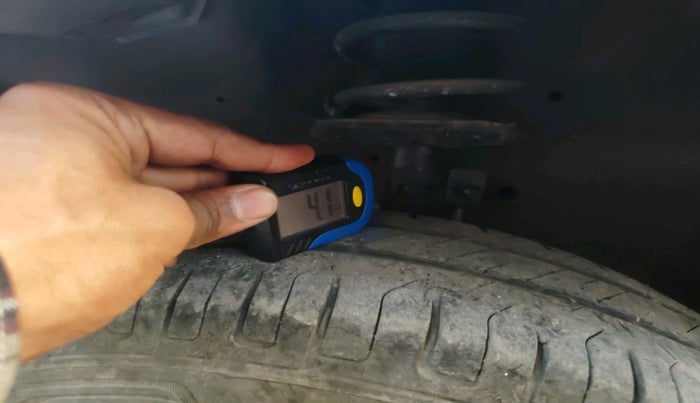 2015 Maruti Swift Dzire VXI, Petrol, Manual, 96,545 km, tyre