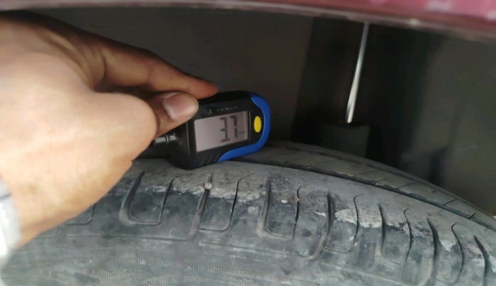 2015 Maruti Swift Dzire VXI, Petrol, Manual, 96,545 km, tyre