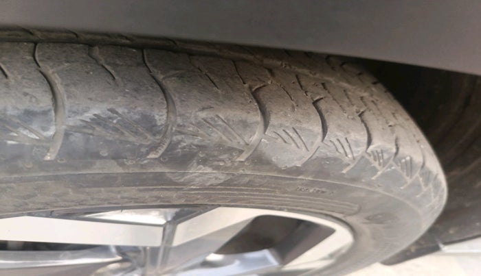 2022 Hyundai ALCAZAR PLATINUM(O) 7STR 2.0 AT, Petrol, Automatic, 44,029 km, tyre