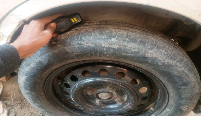 2011 Maruti Wagon R 1.0 VXI, CNG, Manual, 1,67,858 km, tyre