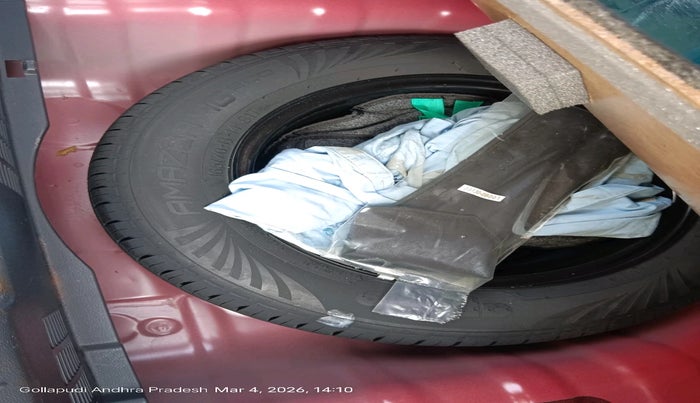 2025 Hyundai GRAND I10 NIOS Sportz (O) 1.2 Kappa AMT, Petrol, Automatic, 1,281 km, tyre