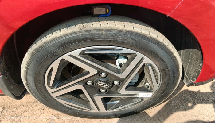 2025 Hyundai GRAND I10 NIOS Sportz (O) 1.2 Kappa AMT, Petrol, Automatic, 1,281 km, tyre