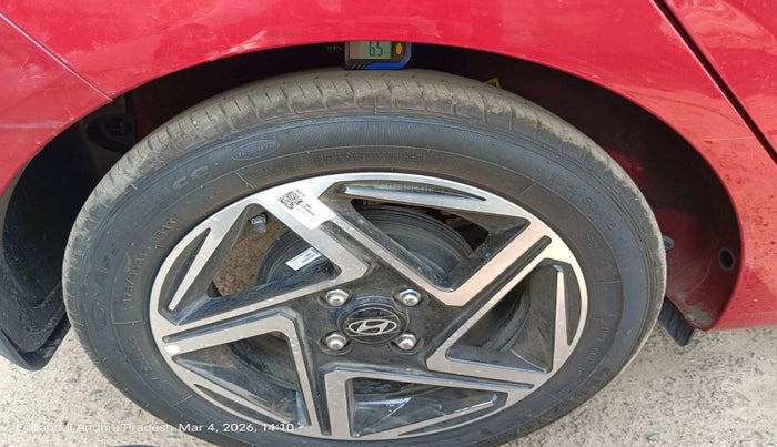 2025 Hyundai GRAND I10 NIOS Sportz (O) 1.2 Kappa AMT, Petrol, Automatic, 1,281 km, tyre