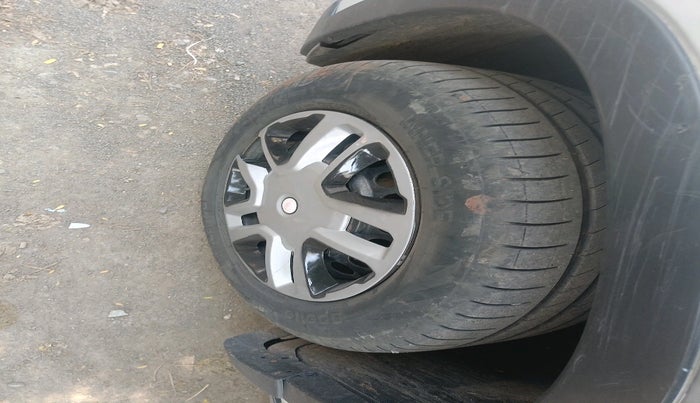 2016 Maruti Vitara Brezza VDI, Diesel, Manual, 1,25,058 km, tyre