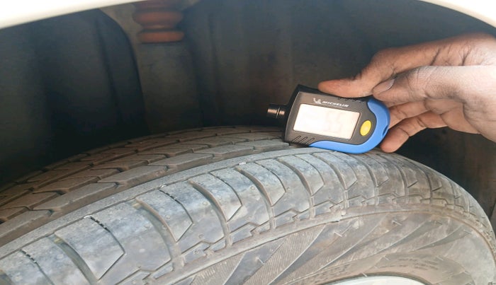 2013 Volkswagen Vento TRENDLINE DIESEL 1.6, Diesel, Manual, 1,55,934 km, tyre