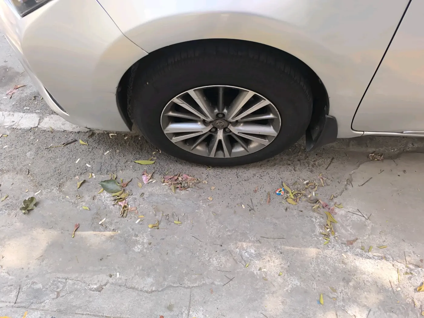 2014 Toyota Corolla Altis GL DIESEL, Diesel, Manual, 1,64,228 km, tyre