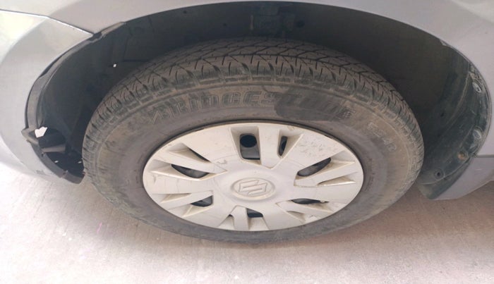 2013 Maruti Swift VXI, Petrol, Manual, 57,940 km, tyre