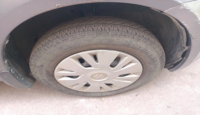 2013 Maruti Swift VXI, Petrol, Manual, 57,940 km, tyre