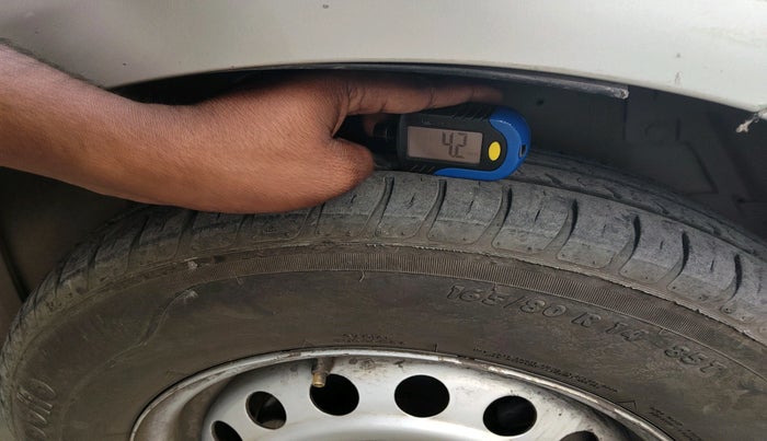 2015 Maruti Swift LDI, Diesel, Manual, 94,203 km, tyre