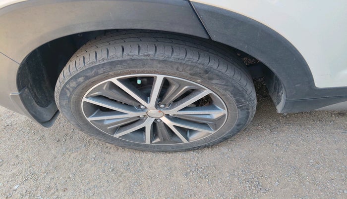 2017 Hyundai Tucson 2WD AT GL PETROL , Petrol, Automatic, 1,47,081 km, tyre