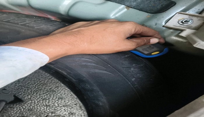 2021 Mahindra XUV300 W8 (O) 1.2 PETROL, Petrol, Manual, 60,857 km, tyre