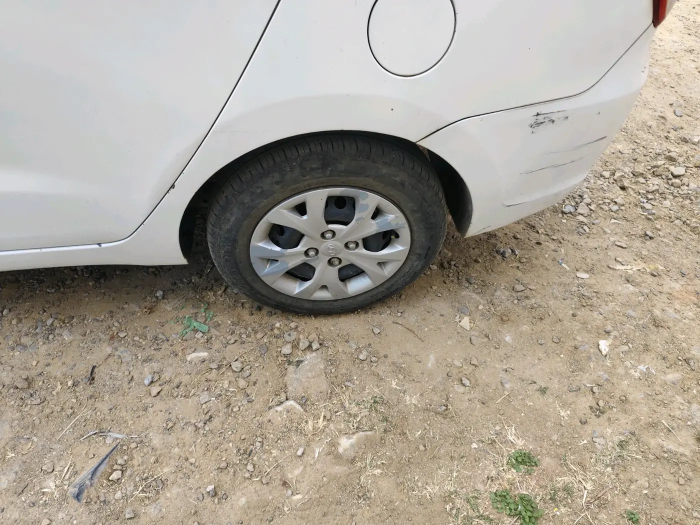 2014 Hyundai Xcent BASE 1.2, Petrol, Manual, 1,04,031 km, tyre