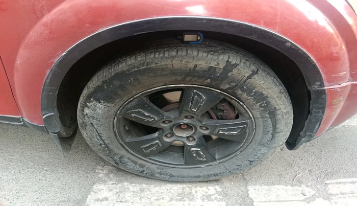 2011 Mahindra XUV500 W6, Diesel, Manual, 1,04,814 km, tyre