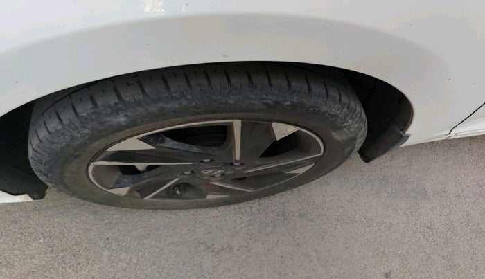 2021 Hyundai Verna SX (O)1.5 VTVT, Petrol, Manual, 39,407 km, tyre