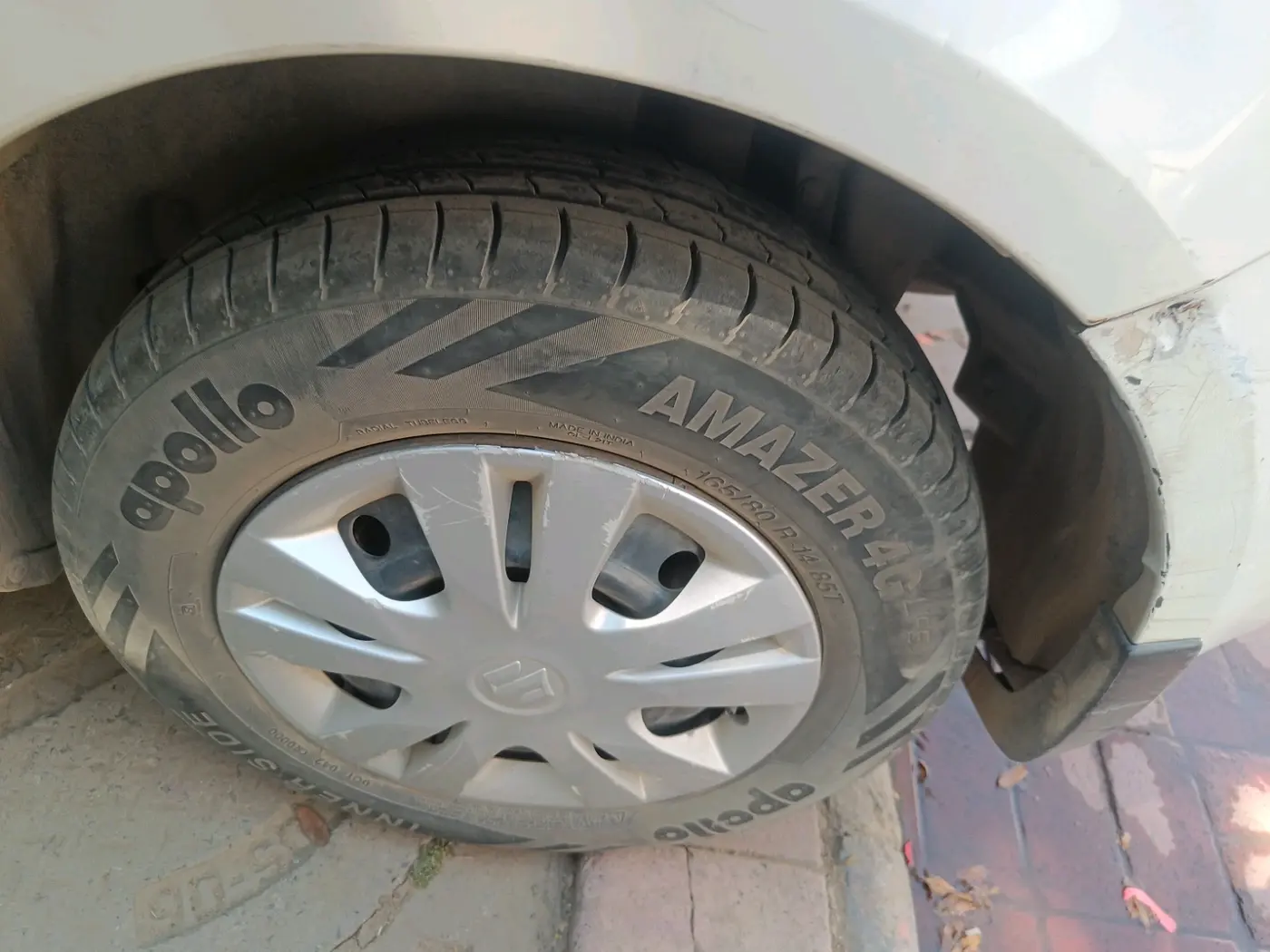 2013 Maruti Swift Dzire VXI, Petrol, Manual, 1,40,042 km, tyre