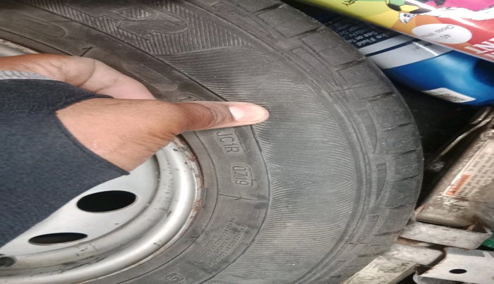 2016 Hyundai Eon ERA +, Petrol, Manual, 71,953 km, tyre