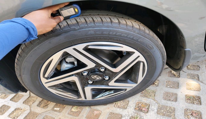 2025 Hyundai GRAND I10 NIOS ASTA AMT 1.2 KAPPA VTVT, Petrol, Automatic, 2,196 km, tyre