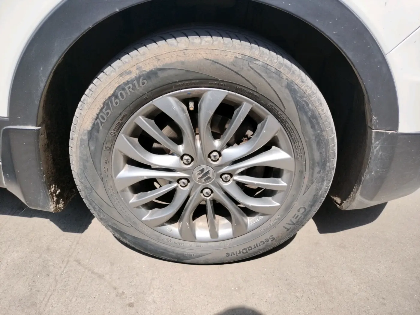 2016 Maruti S Cross ZETA 1.3, Diesel, Manual, 1,08,000 km, tyre