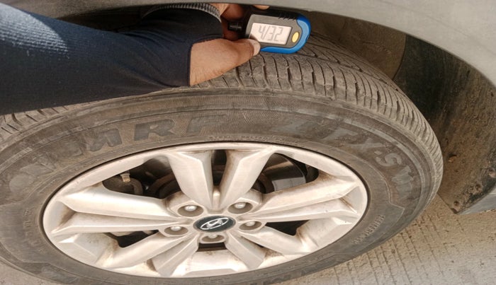 2016 Hyundai Creta SX 1.6 DIESEL, Diesel, Manual, 1,81,931 km, tyre