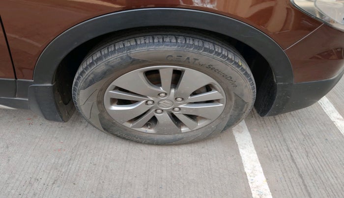 2016 Maruti S Cross ZETA 1.3, Diesel, Manual, 70,065 km, tyre