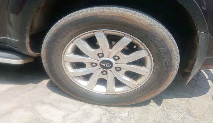 2016 Mahindra XUV500 W10 AT, Diesel, Automatic, 1,67,996 km, tyre