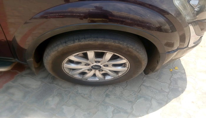 2016 Mahindra XUV500 W10 AT, Diesel, Automatic, 1,67,996 km, tyre