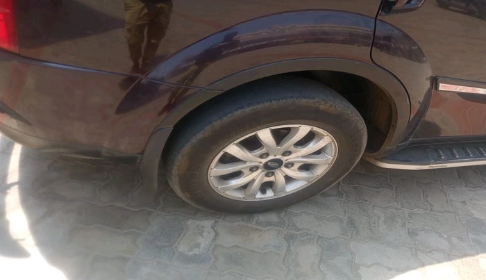 2016 Mahindra XUV500 W10 AT, Diesel, Automatic, 1,67,996 km, tyre