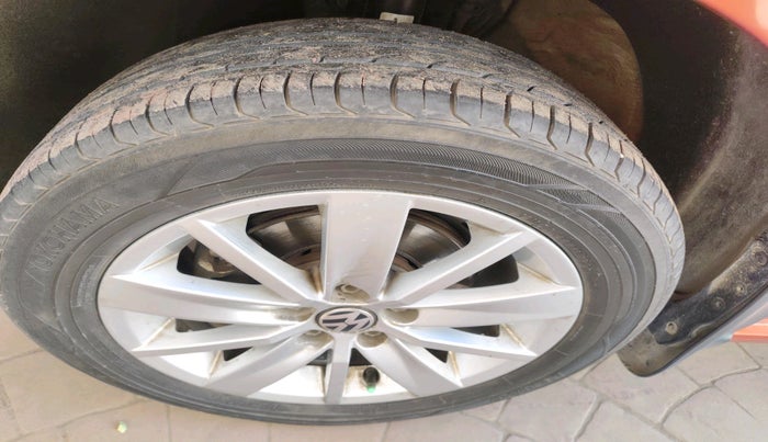 2014 Volkswagen Polo HIGHLINE1.2L, Petrol, Manual, 70,198 km, tyre