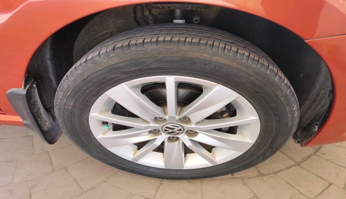 2014 Volkswagen Polo HIGHLINE1.2L, Petrol, Manual, 70,198 km, tyre