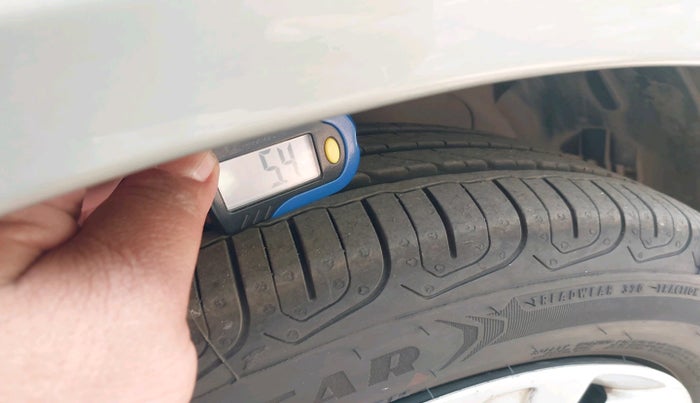 2012 Ford Figo ZXI 1.4 DIESEL, Diesel, Manual, 1,10,543 km, tyre